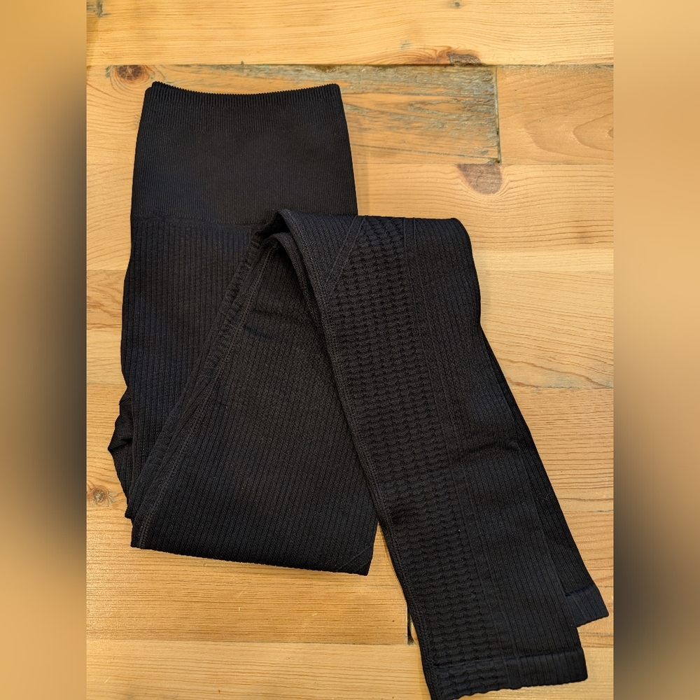 NWT Fabletics Black Seamless High-Waisted Leggings Sz. S